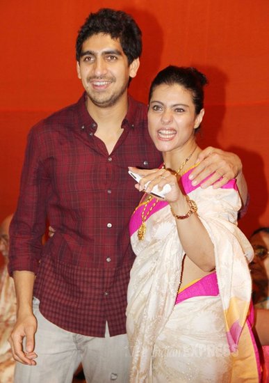 काजोल भी ब्रह्मास्त्र में छोटे से किरदार में नजर आएंगी। बता दें कि इस फिल्म के निर्देशक काजोल के कजिन अयान मुखर्जी ही हैं।