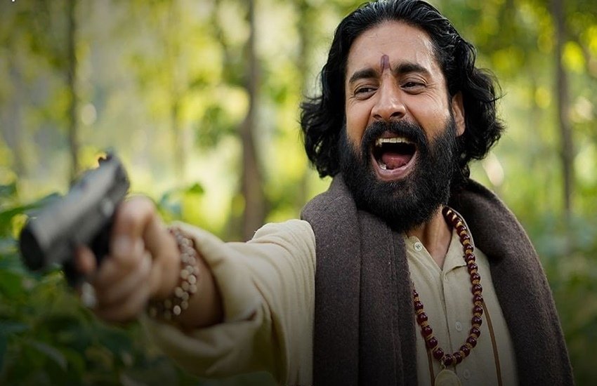 आश्रम वेब सीरीज (Ashram Web Series) में भोपा स्वामी (Bhopa Swami) के किरदार से तारीफें बटोरने वाले एक्टर चंदन रॉय सान्याल (Chandan Roy Sanyal) के पास आज भले ही अच्छा काम हो लेकिन एक वक्त ऐसा था जब उन्हें काम के लिए काफी जद्दोजहद करनी पड़ती थी। वह भी तब जब वह शाहिद कपूर (Shahid Kapoor) स्टारर कमीने (Kaminey) जैसी फिल्म कर चुके थे। स्ट्रगल के दिनों में अन्य कई कलाकारों की तरह चंदन ने भी काफी परेशानियां झेली हैं। (Photo: Chandan Roy Sanyal Instagram)