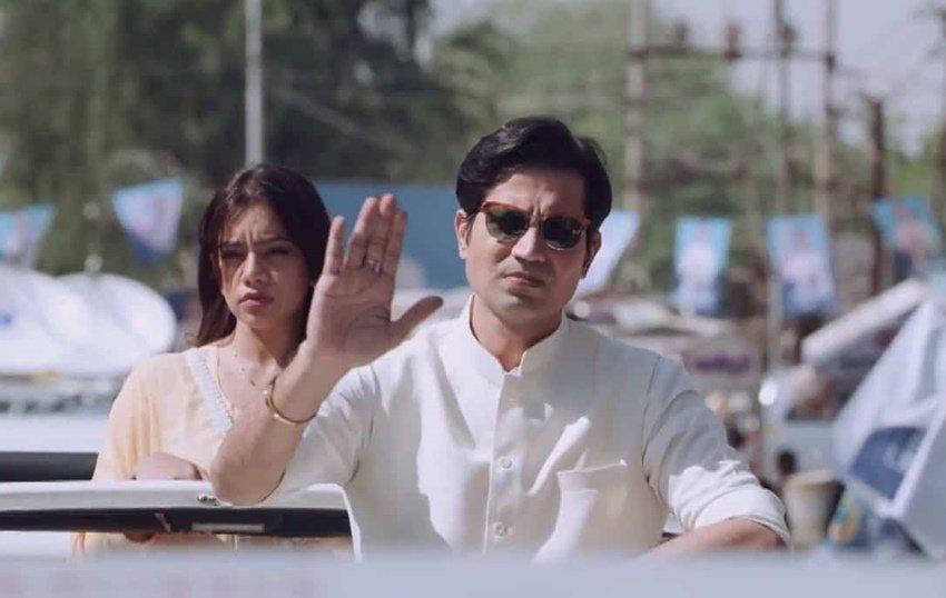 Dark 7 White: राजनीति पर आधारित इस वेब सीरीज को 6.3 रेटिंग मिली है और यह जी5 पर है। 