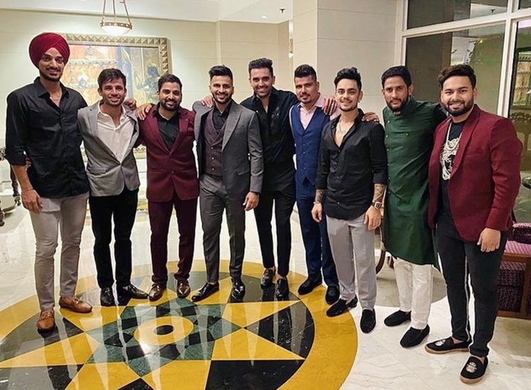 ऋषभ पंत, ईशान किशन, अर्शदीप सिंह, शार्दुल ठाकुर समेत कई अन्य क्रिकेटर्स हैं।