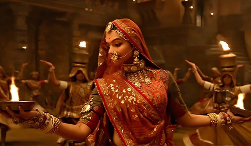 दीपिका पादुकोण ने फिल्म 'पद्मावत' के गाने घूमर के लिए 30 किलो का लहंगा पहना था और डांस भी किया था। 