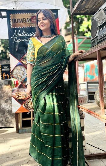 जिन टीवी स्टार्स (TV Stars) को आप डेली सोप में बेहतरीन अदाकारी करते हुए देखते हैं, उन्हीं डेली सोप की वजह से इन एक्टर्स को कई तरह की परेशानियां या यूं कहें कि खामियाजा भुगतना पड़ता है। कई एक्टर्स को फिल्में नहीं मिल पाती तो कई को ऑडिशन में रिजेक्ट कर दिया जाता है। टीवी एक्ट्रेस देवोलीना भट्टाचार्जी (Devoleena Bhattacharjee) यह कह चुकी हैं कि टीवी एक्टर जब किसी ऑडिशन के लिए जाते हैं तो उन्हें यह कह कर रिजेक्ट कर दिया जाता है कि वह टीवी पर काम करते हैं। हालांकि ओटीटी ने टीवी एक्टर्स को भी काम दिया है।