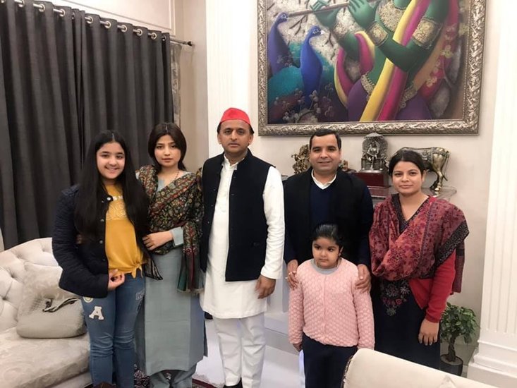 धर्मेंद्र यादव ने 2019 लोकसभा चुनाव के दौरान अपने हलफनामे में बताया था कि उनके पास कुल करीब 12 करोड़ रुपये की चल-अचल संपत्ति है। ( यह भी पढ़ें: पौने दो करोड़ के बंगले में रहते हैं शिवपाल के बेटे, राजघराने में हुई है डिंपल यादव के देवर की शादी )