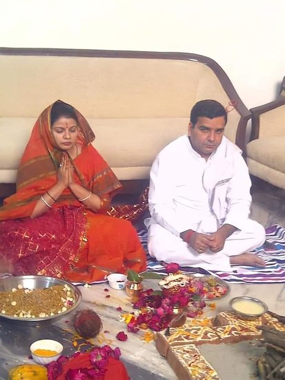 धर्मेंद्र और नीलम यादव की शादी साल 2010 में हुई थी। इस दंपत्ति के दो बच्चे हैं। (यह भी पढ़ें: बहू डिंपल यादव से भतीजे धर्मेंद्र तक, जानिए मुलायम सिंह की फैमिली में किसके है कितने बच्चे )