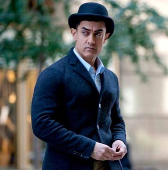 आमिर खान की 'धूम 3' (Dhoom 3) हॉलीवुड फिल्म 'द प्रेस्टीज' की रीमेक थी। धूम 3 को आईएमडीबी में 5.3 की रेटिंग मिली थी जबकि द प्रेस्टीज को 8.5 की रेटिंग दी गई थी। 