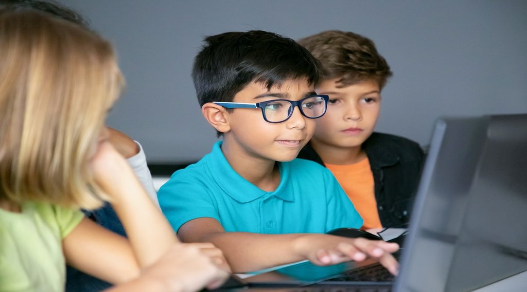 Know What Is Digital Eye Strain | Digital Eye Strain Symptoms | Digital Eye Strain Treatment