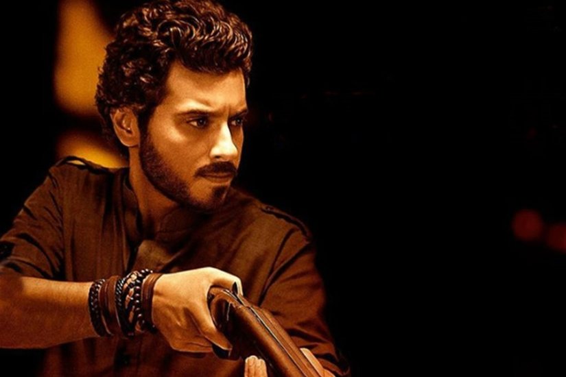 काम की बात करें तो दिव्येंदु इन दिनों सोनी लिव की वेब सीरीज सॉल्ट सिटी में नजर आ रहे हैं। चर्चित वेब सीरीज मिर्जापुर के तीसरे सीजन में भी वह नजर आने वाले हैं।