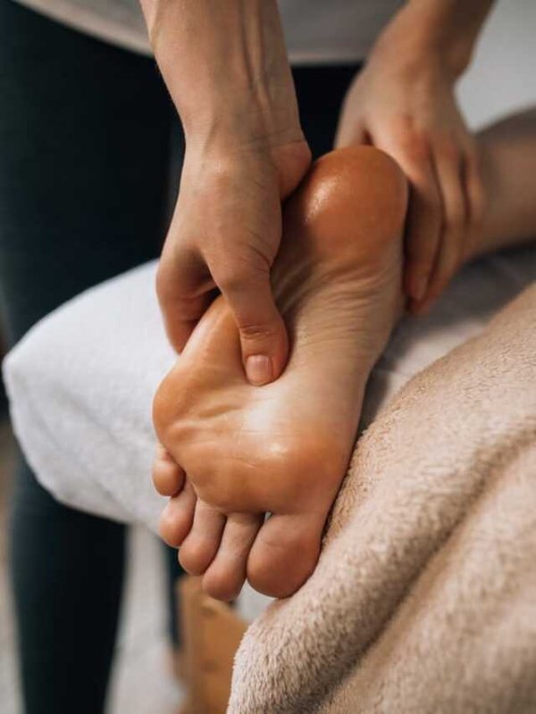 FOOT MASSAGE AND ITS BENEFITS