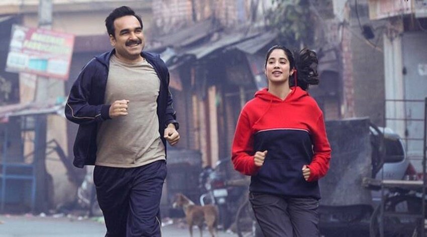 Gunjan Saxena - कारगिल योद्धा गुंजन सक्सेना की बायोपिक में पंकज त्रिपाठी जाह्नवी कपूर के पिता के किरदार में खूब जचे। इस फिल्म की रेटिंग 5.5 है।