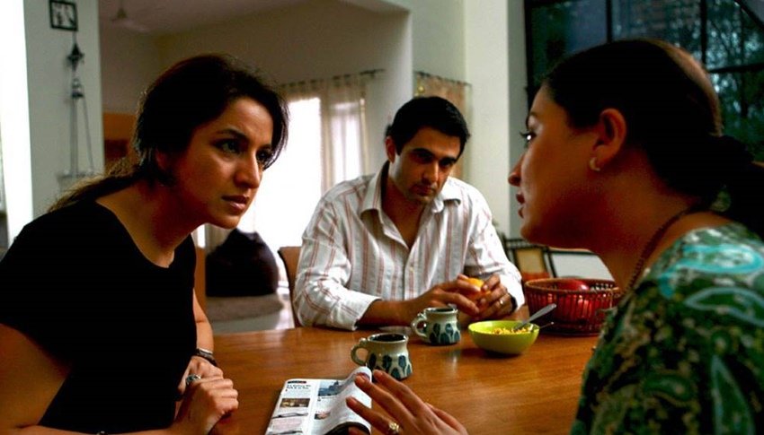Firaaq: इस फिल्म में 2002 में गुजरात के गोधरा में हुए दंगों और उससे प्रभावित लोगों की कहानी को दिखाया गया है। यह फिल्म जियो सिनेमा पर है। 
