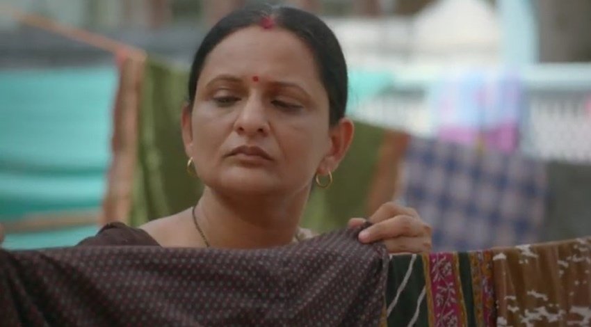 गुल्लक वेब सीरीज में गीतांजलि कुलकर्णी की कॉमेडी ने भी दर्शकों को अच्छा मनोरंजन किया। इसके लिए गीतांजलि को फिल्मफेयर ओटीटी अवॉर्ड भी मिला है। 