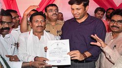 आजमगढ़ और रामपुर लोकसभा उपचुनाव में अखिलेश की गैरमौजूदगी और बीजेपी के जबरदस्‍त कैंपेन ने कैसे पलटी बाजी, जानें