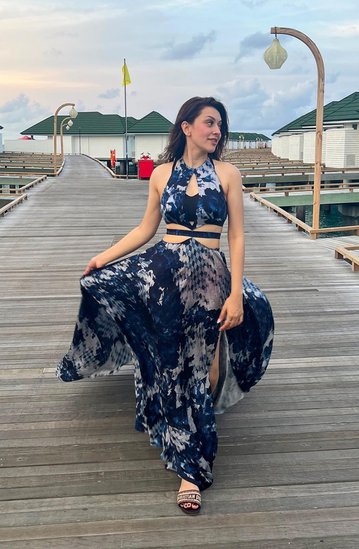 हंसिका मोटवानी भी साउथ की कई फिल्मों में काम कर चुकी हैं। उनके नाम का अर्थ हंस है।