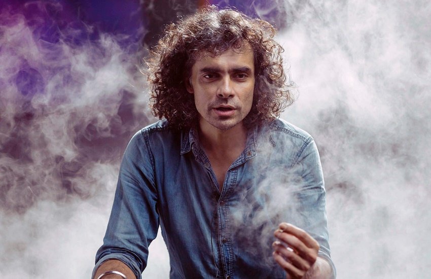 Imtiaz Ali Love Life: इम्तियाज अली बॉलीवुड के जाने माने निर्देशक हैं। उनके नाम पर जब वी मेट से लेकर तमाशा तक जैसी कुछ बेहतरीन फिल्में दर्ज हैं। अपनी फिल्मों में कुछ हटकर लव एंगल दिखाने वाले इम्तियाज की अपनी लव लाइफ भी काफी इंटरेस्टिंग है। आइए डालते हैं एक नजर: