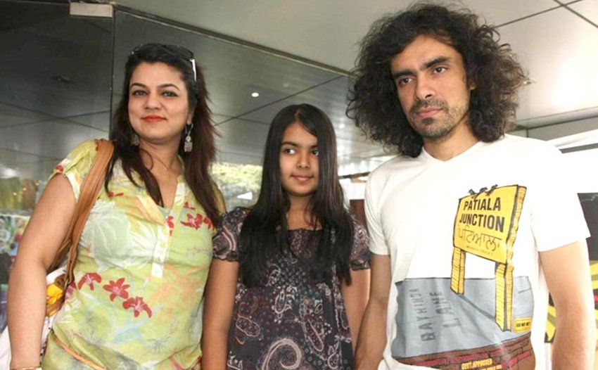 प्रीति अली से शादी में इम्तियाज अली को एक बेटी हुईं जिनका नाम उन्होंने इदा रखा है। साल 2012 में इम्तियाज और प्रीति का तलाक हो गया। (यह भी पढ़ें- धर्म की दीवार तोड़ इन 6 डायरेक्टर्स ने रचाई शादी, कुछ का हुआ तलाक तो कुछ आज भी हैं साथ)