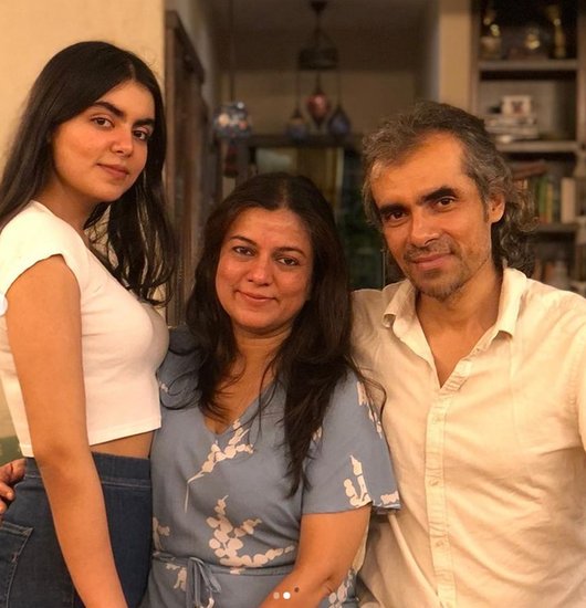 जब कोरोना की पहली लहर में देशव्यापी लॉकडाउन लगा तब इम्तियाज एक बार फिर से अपनी पत्नी के साथ रहने लगे। तब उन्होंने अपनी बेटी ईदा को भी अमेरिका से अपने पास बुला लिया था।