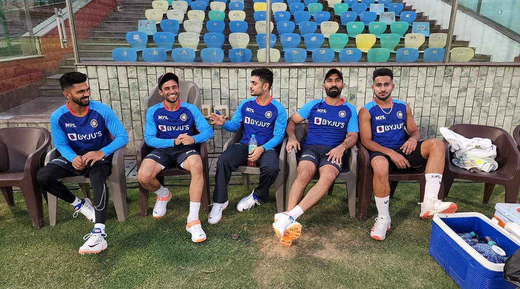 ऋतुराज गायकवाड़, रवि बिश्नोई, इशान किशनस दिनेश कार्तिक और उमरान मलिक (बाएं से दाएं)। (फोटो- बीसीसीआई ट्विटर)