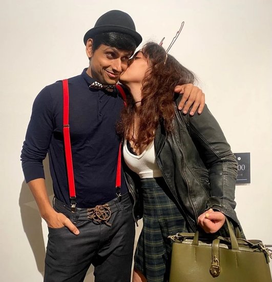 आमिर खान की बेटी फिल्मों से भले ही दूर हैं लेकिन वह अपनी लव लाइफ को लेकर सुर्खियों में बनी रहती हैं।