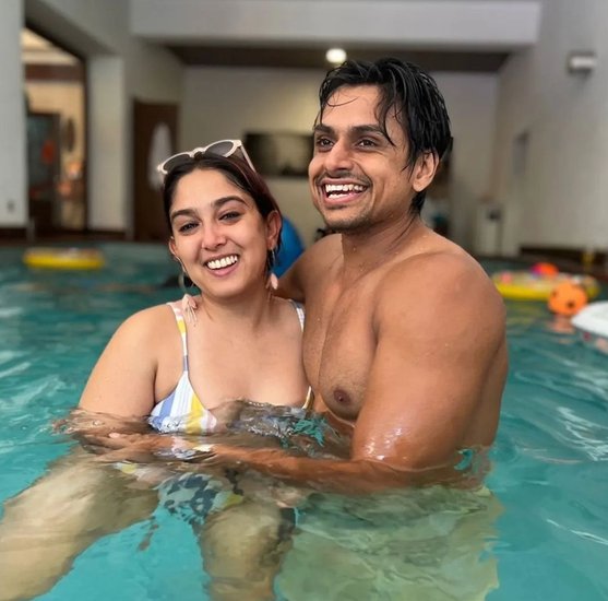 इरा खान की बात करें तो वह नुपुर शिखारे को डेट कर रही हैं। नुपुर शिखारे फिटनेस ट्रेनर हैं। वह बॉलीवुड के कई स्टार्स के ट्रेनर रहे हैं। 