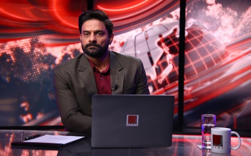 जयदीप अहलावत (Jaideep Ahlawat) आज जाना-पहचाना नाम हैं। फिल्मों से लेकर वेब सीरीज तक में जयदीप अहलावत ने अपनी अदाकारी से खूब तारीफें बटोरी हैं। खासकर वेब सीरीज 'पाताल लोक' (Paatal Lok) में उनके हाथीराम चौधरी (Haathiram Chaudhary) के किरदार को खूब पसंद किया गया था। अब जयदीप अहलावत की नई वेब सीरीज 'द ब्रोकन न्यूज' (The Broken News) जी5 पर रिलीज हुई है। इसमें उनके साथ सोनाली बेंद्रे (Sonali Bendre) और श्रिया पिलगांवकर (Shriya Pilgaonkar) भी हैं। 