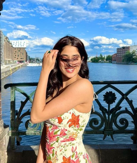जाह्नवी बीते कई दिनों से वेकेशन एंजॉय कर रही हैं। (All Photos: Janhvi Kapoor Instagram)