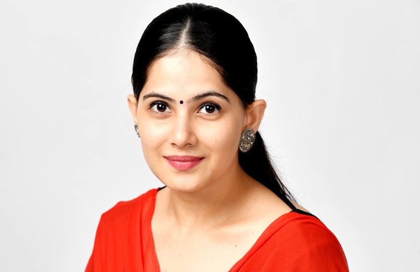 Jaya Kishori Motivational Quotes: कथावाचन और कृष्ण भजन के लिए मशहूर जया शर्मा को लोग जया किशोरी के नाम से जानते हैं। कई समाज कल्याण के काम से जुड़ी रहने वालीं जया किशोरी मोटिवेशनल स्पीच भी देती हैं। जया किशोरी अपने सोशल मीडिया अकाउंट पर भी मोटिवेशनल कोट्स शेयर करती रहती हैं। आइए देखें क्या कहती हैं जया किशोरी: