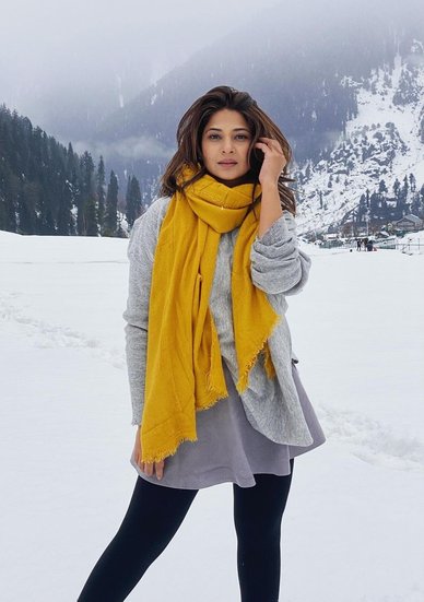 बता दें कि हाल ही में जेनिफर ने करण सिंह ग्रोवर के साथ हुए तलाक (Jennifer Winget and Karan Singh Grover Divorce) के बाद की अपनी परिस्थितियों पर भी बात की है। (All Photos: Jennifer Winget Instagram)