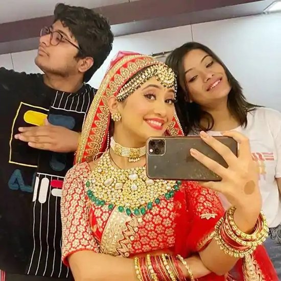 शिवांगी जोशी कई बार अपनी बहन के साथ तस्वीरें शेयर कर चुकी हैं और बहन के लिए प्यार का इजहार कर चुकी हैं। (All Photos: Social Media)