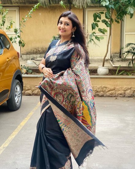Juhi Parmar: जूही परमार अब भले ही टीवी से दूर हैं लेकिन उनके यूट्यूब चैनल पर आप उन्हें देख सकते हैं। इस चैनल पर 2.48 लाख सब्सक्राइबर हैं। 