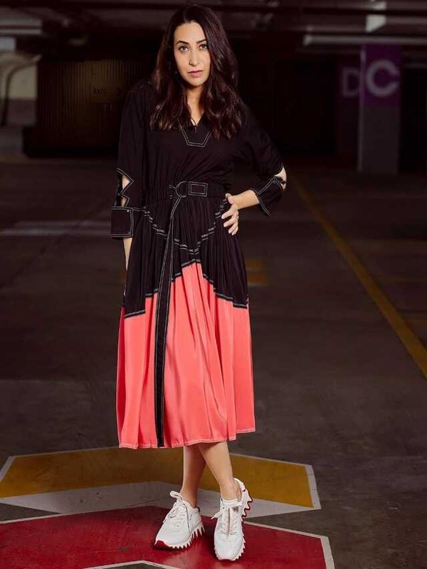 KARISHMA KAPOOR SADGI BHARA LOOK