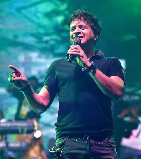 बीबीसी के साथ एक इंटरव्यू में उन्होंने बताया था कि एक बार एक नए संगीतकार ने मुझसे गाना गंवाया। अचानक मुझे लगा कि ये कैसे बोल हैं। मैं गाना छोड़ कर चला गया।