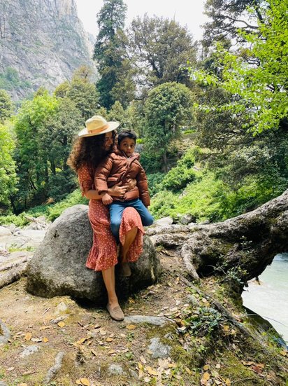 कंगना रनौत के साथ उनका भतीजा।