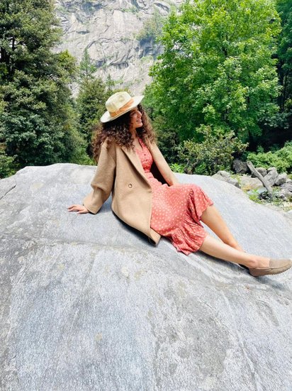 Kangana Ranaut: अपनी लेटेस्ट फिल्म धाकड़ के फ्लॉप होने के बाद कंगना रनौत इन दिनों हिमाचल में परिवार के साथ समय बिता रही हैं। आए दिन कंगना वहां से फोटोज शेयर करती रहती हैं।