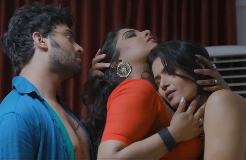 Kavita Bhabhi: बोल्ड सीन से भरी इस वेब सीरीज को भी महज 4.7 की रेटिंग मिली है। 