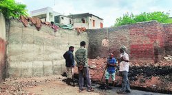 मध्य प्रदेश के खरगोन में रहने वाले जाकिर का दर्द: पहले देश का बंटवारा हुआ और अब मोहल्लों का हो रहा है