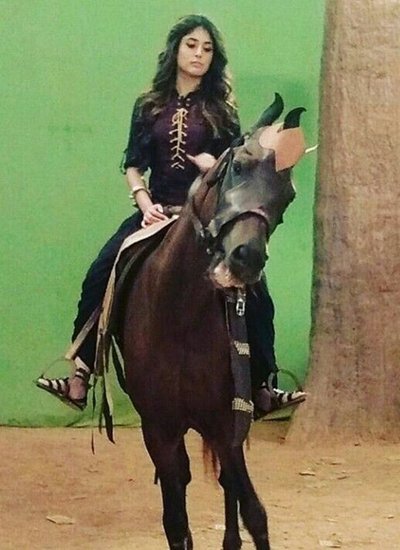 कृतिका कामरा भी अपने शो के लिए हॉर्स राइडिंग कर चुकी हैं। 