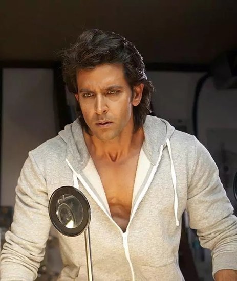Krrish: इस फिल्म में रितिक रोशन भी खुद के ही बाप बने थे। उनके इस डबल रोल को दर्शकों ने काफी पसंद किया था। 