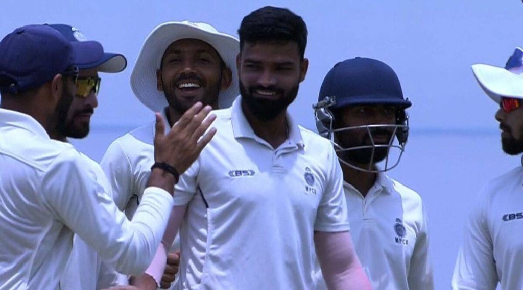 फाइनल में मध्य प्रदेश का सामना मुंबई से होगा, जो 22 जून से एम चिन्नास्वामी स्टेडियम में खेला जाएगा। 
( फोटो- ट्विटर/बीसीसीआई डोमेस्टिक)