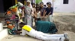 MP: पंचायत सचिव की तीन पत्नियां चुनाव मैदान में, तीनों ने प्रचार का बनाया दबाव, पति ने छोड़ा गांव