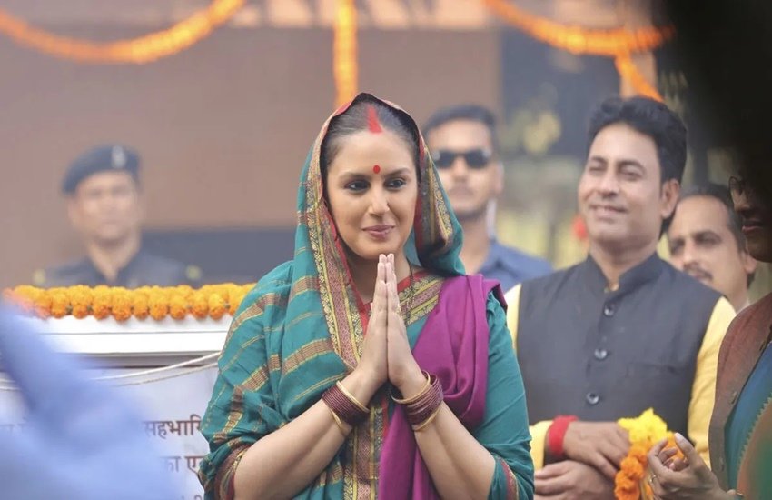 ओटीटी (OTT) पर कई विषयों पर आधारित वेब सीरीज और फिल्में हैं। राजनीति भी इनमें से एक है। भारतीय राजनीति पर कई ऐसी वेब सीरीज और फिल्में (Web Series and Movies on Indian Politics) हैं जिन्हें देखकर आप राजनेताओं के दांव पेंच समझने की कोशिश कर सकते हैं। साथ ही इन वेब सीरीज और फिल्मों को आईएमडीबी रेटिंग (IMDb Rating) भी अच्छी मिली है। आईएमडीबी (IMDb) के अनुसार भारतीय राजनीति पर बनी वेब सीरीज महारानी (Maharani) को अच्छी रेटिंग मिली है। यह वेब सीरीज 7.7 की रेटिंग के साथ डिज्नी प्लस हॉटस्टार और सोनी लिव जैसे प्लेटफॉर्म पर उपलब्ध है। इसमें 90 के दशक की बिहार की राजनीति को दिखाया गया है। 