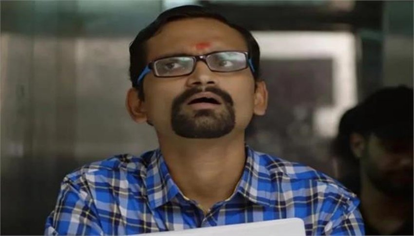 Panchayat 2 के डायरेक्टर दीपक कुमार मिश्रा है जिन्होंने इस सीरीज से खूब तारीफें बटोरी हैं। दीपक खुद एक्टर भी हैं। उन्होंने पंचायत के पहले सीजन, कोटा फैक्ट्री और गुल्लक 2 में एक्टिंग की है। (यह भी पढ़ें: Ashram 3 से Panchayat 2 तक, ये हैं OTT के पॉपुलर डायरेक्टर जिन्होंने वेब सीरीज से जीता लोगों का दिल)