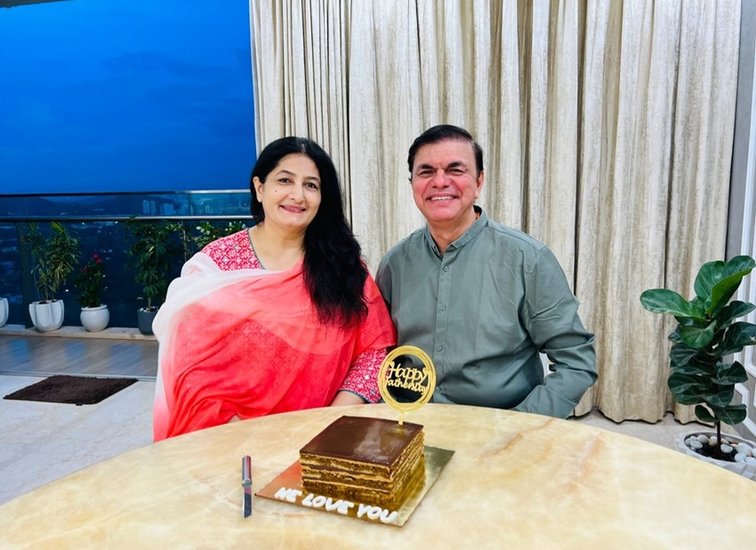 इस तस्वीर में मोहसिन खान की मां और पिता नजर आ रहे हैं। (All Photos: Mohsin Khan Instagram)