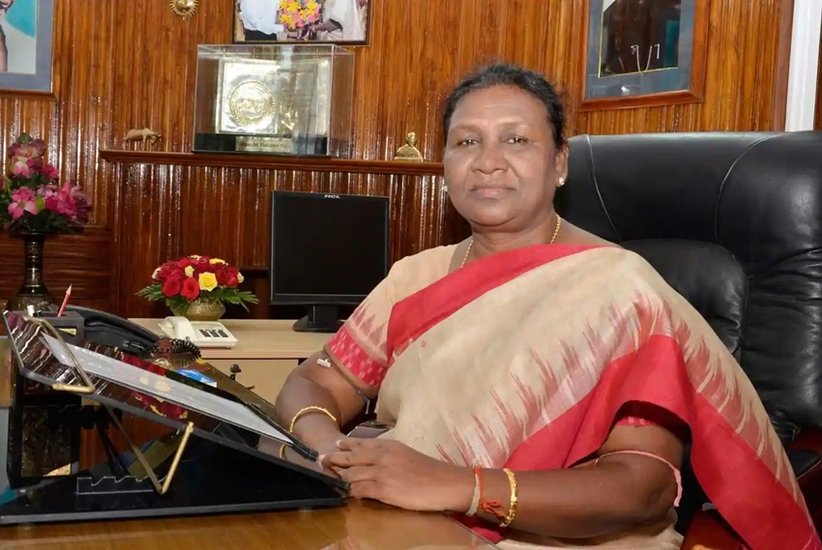 वह ओडिशा की रायरंगपुर से विधायक रहने के साथ-साथ झारखंड की गर्वनर और ओडिशा की ट्रांसपोर्ट मिनिस्टर भी रह चुकी हैं। (All Photos: PTI/ANI)