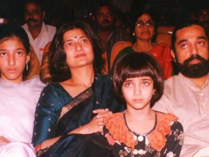  साउथ सुपरस्टार कमल हासन और सारिका भी लंबे समय तक लिव-इन में रहे। दोनों की पहली संतान श्रुति हसन का जन्म भी लिव-इन रिलेशनशिप में हुआ था। (All Photos: Social Media)