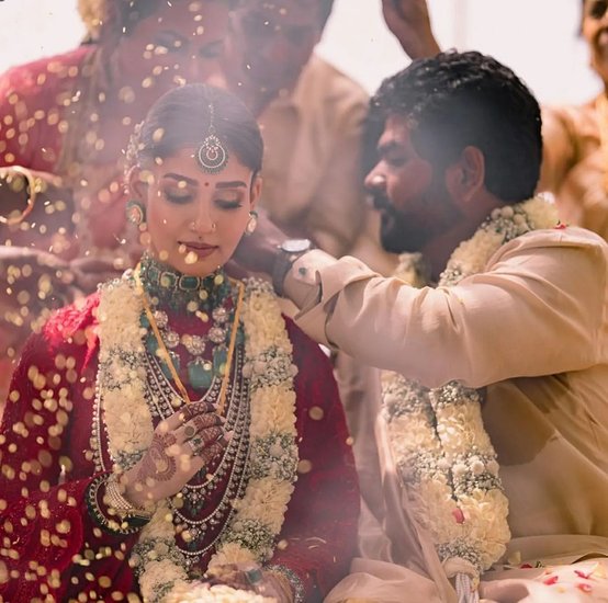 इस शादी में केवल परिवार के और बेहद करीबी दोस्त शामिल हुए।