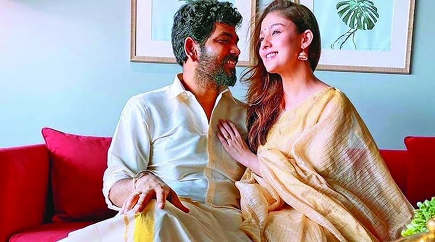 Nayanthara Wedding: साउथ की सुपरस्टार एक्ट्रेस नयनतारा आज शादी कर रही हैं। 37 की उम्र में उन्हें विग्नेश शिवन (Vignesh Shivan) के रूप में अपना जीवनसाथी मिला। इससे पहले कई एक्टर्स के साथ नयनतारा का नाम जुड़ा लेकिन शादी तक बात नहीं पहुंच पाई थी।