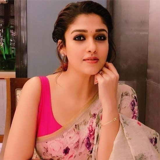 साउथ इंडस्ट्री (South Cinema) में एक से बढ़कर एक बेहतरीन एक्ट्रेसेस हैं। ये एक्ट्रेसेस न सिर्फ एक्टिंग में बल्कि खूबसूरती में भी बॉलीवुड की कई हसीनाओं को मात देती हैं। साउथ की ये एक्ट्रेसेस जितनी खूबसूरत हैं, इनके नाम के अर्थ (South Actresses Names Meaning) भी उतने ही खूबसूरत हैं। हाल ही में शादी के बंधन में बंधी एक्ट्रेस नयनतारा (Nayanthara) के नाम के अर्थ की बात करें तो इसका अर्थ परमप्रिय, पसंदीदा या किसी के जीवन का प्रकाश है। 