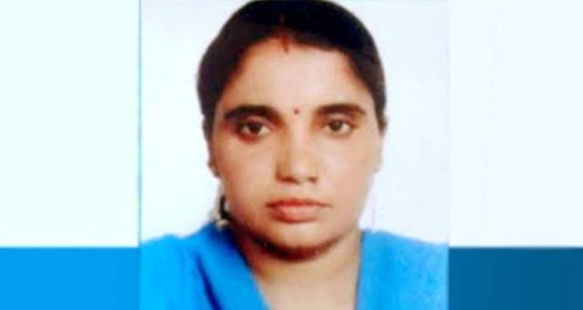 निरहुआ की पत्नी का नाम मनसा देवी है। इस दंपत्ति के दो बच्चे हैं। वहीं आम्रपाली दुबे अविवाहित हैं। (यह भी पढ़ें- ना घर, ना जमीन और ना ही कोई गाड़ी, महज इतनी है निरहुआ की पत्नी की कुल संपत्ति )