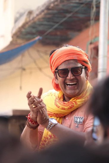 रवि किशन के चुनावी हलफनामे के मुताबिक उनके पास चार गाड़ियां हैं। एक जगुआर एफ स्पेस, एक बीएमडब्लू एक्स 5, एक मर्सिडीज बेंज और एक टोयोटा इनोवा।