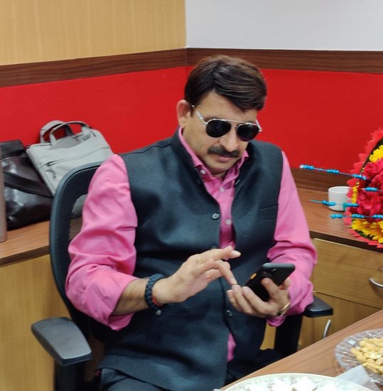 मनोज तिवारी दो बार से सांसद हैं। पहले वह 2014 में उत्तर पूर्व दिल्ली से चुनाव जीते तो दूसरी बार 2019 में सांसद बने।